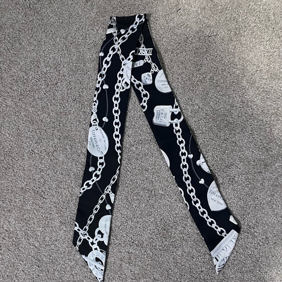 Authentic TIFFANY & CO. 100% Silk Printed Twilly - Picture 3 of 5